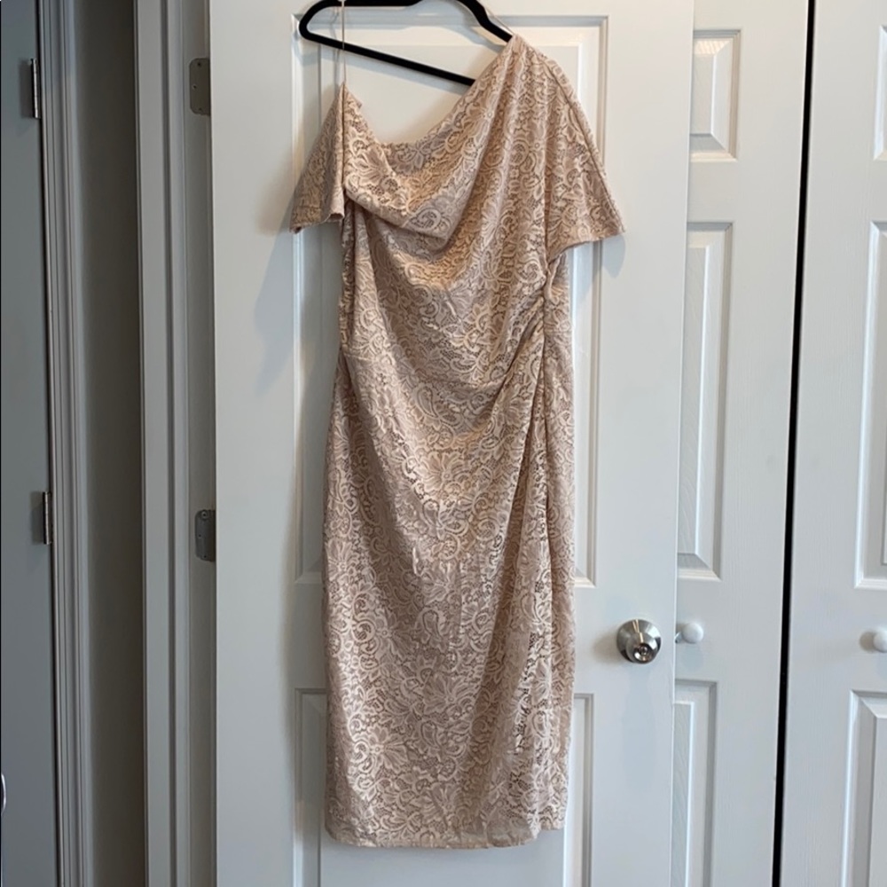 ASOS CURVE - Cream lace one shoulder dress